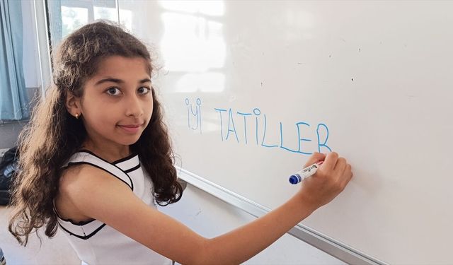 Samsun ve çevre illerde öğrenciler karnelerini aldı