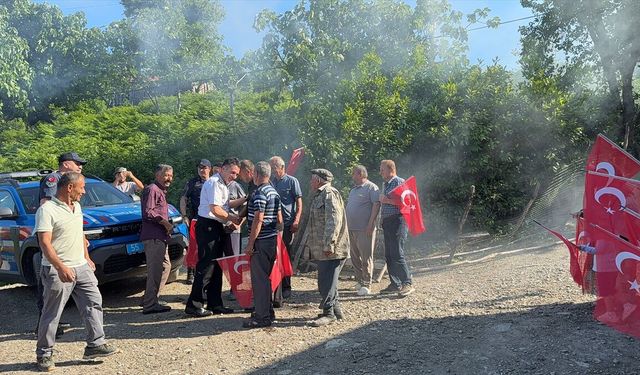 Samsun'da vatandaşlardan jandarmaya sürpriz kutlama
