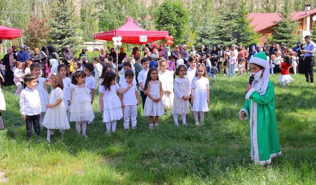 Bayburt'ta 4-6 yaş Kur'an kursu öğrencilerinden yıl sonu etkinliği