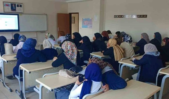 Bayburt'ta HEM kursiyerlerine iletişim becerileri eğitimi verildi