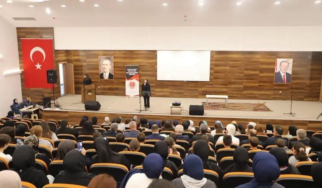 Bayburt'ta İstanbul'un fethinin 573. yılı programla kutlandı