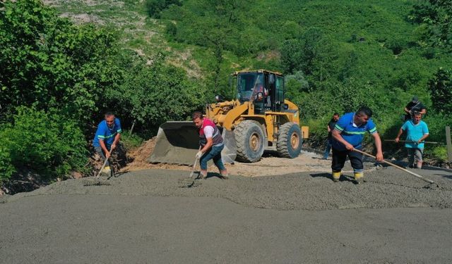 Ordu'da heyelan sonucu açılan alternatif yol betonla güçlendirildi