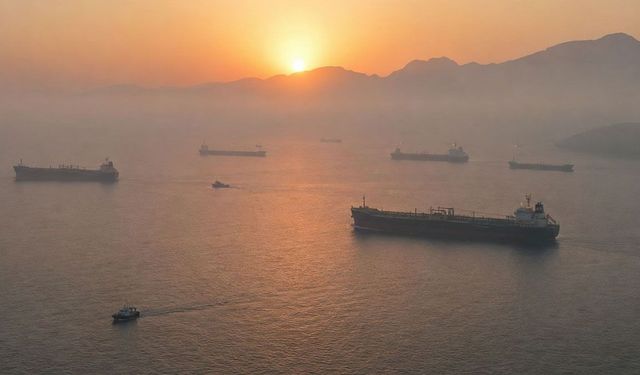 Hürmüz Boğazı'nda Trafik Yeniden Başladı! Petrol Gemileri Yola Çıktı