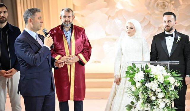 Rıza Özer’in Oğlu Burak Özer İle Rüveyda Aydın’ın Düğününde Siyaset Ve İş Dünyası Buluştu