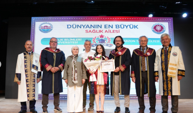 SBÜ Trabzon Tıp Fakültesi İlk Mezunlarını Görkemli Törenle Uğurladı