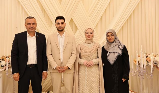 Büşra Dinke İle Ahmet Özer Evlilik Yolunda İlk Adımı Attı