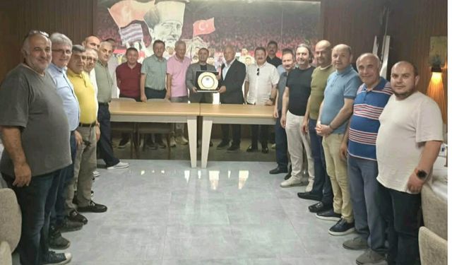 Antalya’da Trabzon Dayanışmasına Anlamlı Destek: İsmail Yüksek’e Plaket