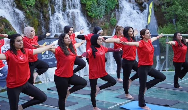 Tomara Şelalesi’nde Dünya Yoga Günü Etkinliği Huzurlu Anlara Sahne Oldu