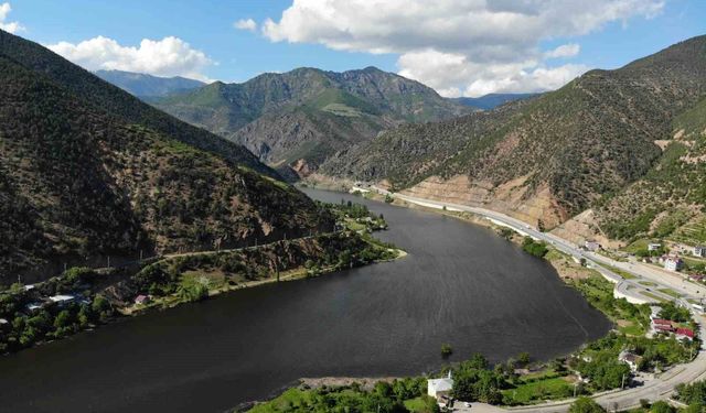 Torul Baraj Gölü’nde Şaşırtan Renk Değişimi: Uzmanlar Nedeni Açıkladı