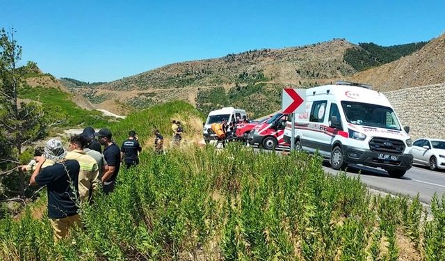 Antalya'da Feci Kaza! Uçuruma Yuvarlanan Araçta 5 Kişi Hayatını Kaybetti