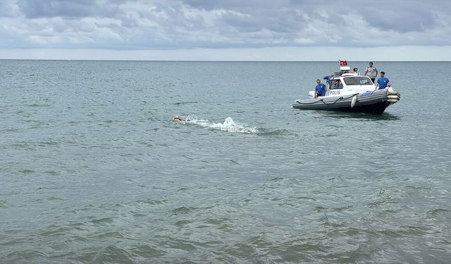 Boğulma ihbarına giden ekipler denizde yüzen kişiyle karşılaştı