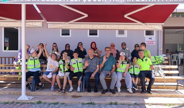 Down sendromlu çocuklara da uygulamalı trafik eğitimi veriliyor