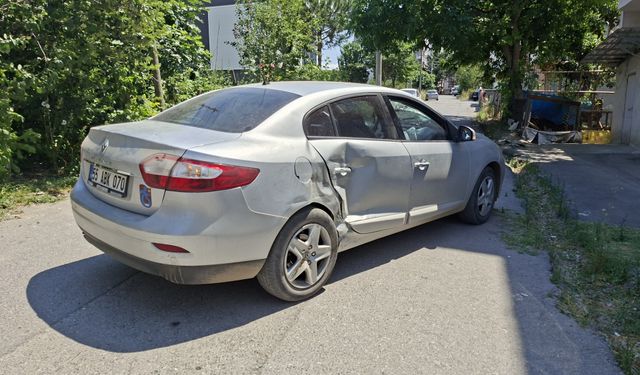 İki aracın çarpıştığı kazada 2 kişi yaralandı