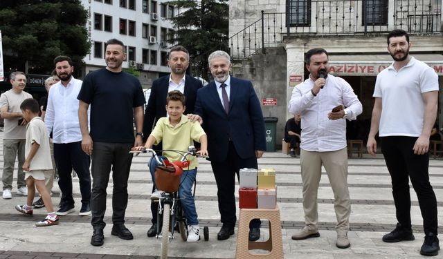 Ordu'da Kur'an kursu öğrencilerine bisiklet ve paten hediye edildi