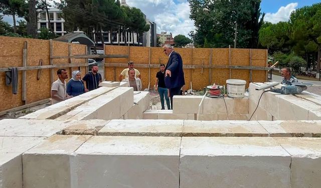 Tarihi Taçlı Çeşme'nin restorasyon çalışmaları sürüyor