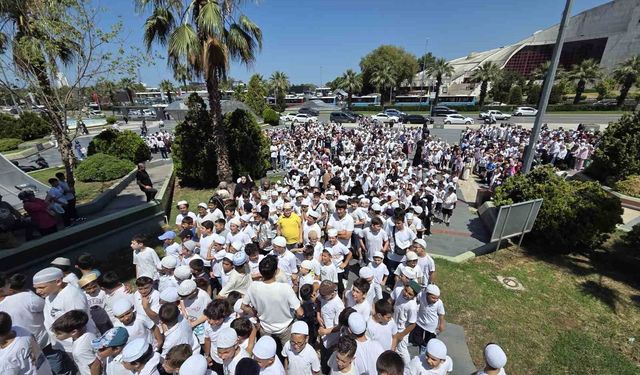 2 bin Kur'an kursu öğrencisi camiye akın etti
