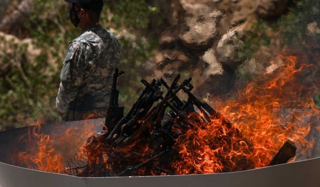 Pkk’dan Silah Yakma Töreninin Yıl Dönümünde Açıklama