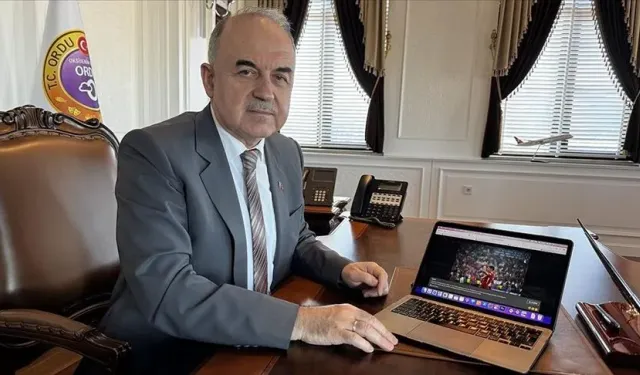 Ordu Valisi Erol, LGS'de tam puan alan öğrencileri tebrik etti