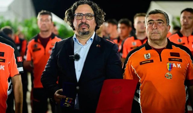 Venezuela’dan Türk Arama Kurtarma Ekiplerine Kahramanlık Nişanı