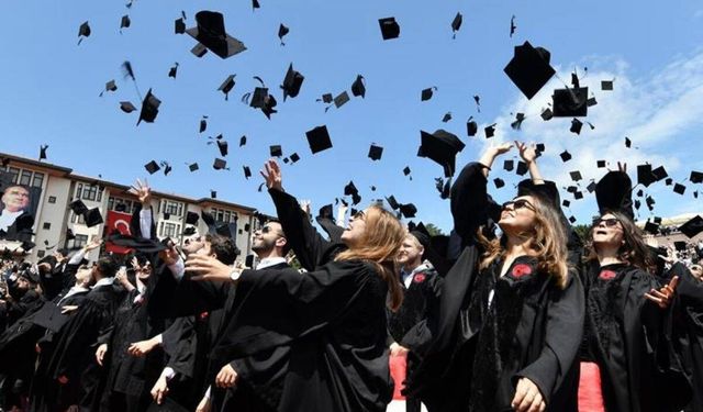 Parayla Tez Yazdıranlara Ağır Ceza Geliyor: Diploma ve Unvan İptal Edilecek