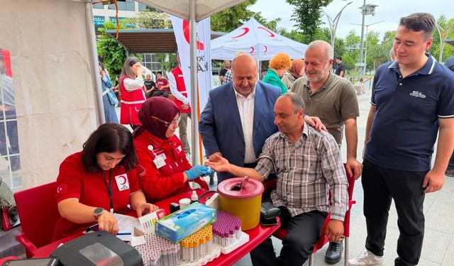 Kızılay ve Güntaş'tan Akçaabat'ta Örnek Dayanışma! Kan Verenler Hem Hayat Kurtaracak Hem Hediye Çeki Kazanacak