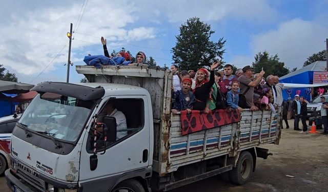 Çarşıbaşı Kadıköy Mahallesi Kaldırım Yaylası'nda Buluştu! Geleneksel Gezi Yoğun Katılımla Gerçekleşti