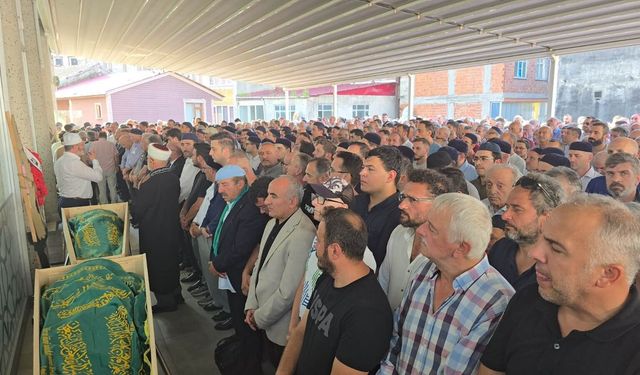Rize’de Denizde Hayatını Kaybeden İki Kardeş Gözyaşlarıyla Uğurlandı