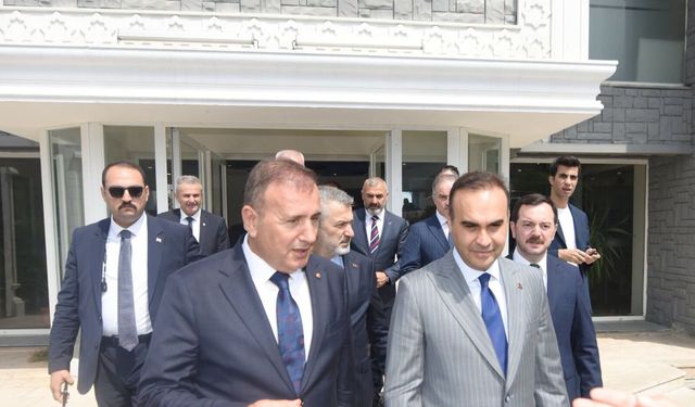 Bakan Kacır Trabzon'da Sanayicilerle Buluştu: Arsin OSB'den KTÜ'ye Yoğun Program