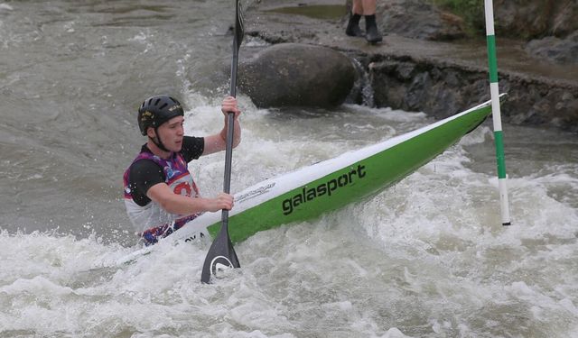 Rize’de Akarsu Slalom Türkiye Şampiyonası heyecanı: 220 sporcu yarıştı