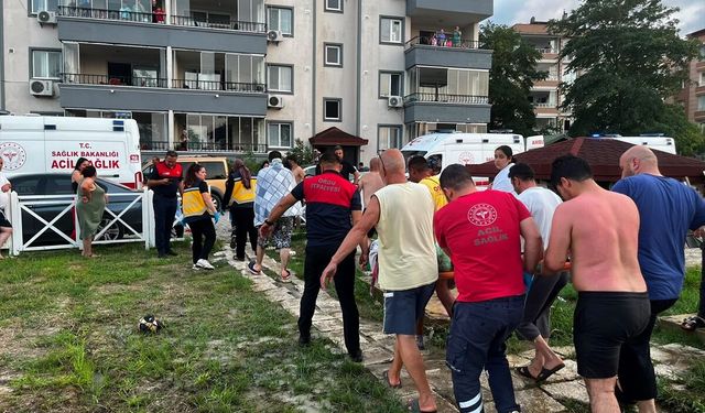 Denizde boğulma tehlikesi geçiren 3 arkadaş kurtarıldı