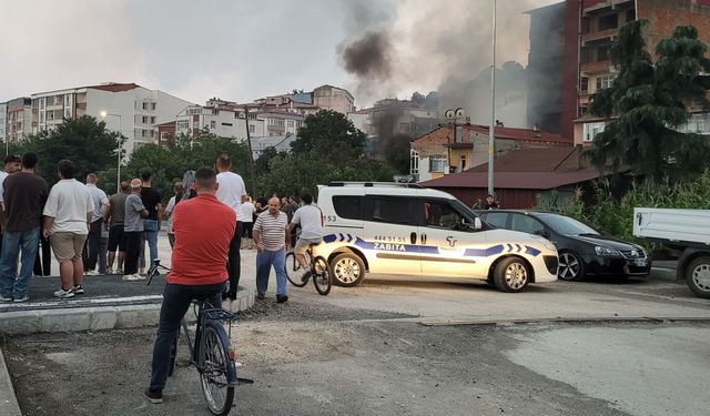 Tüp deposunda çıkan yangına müdahale ediliyor