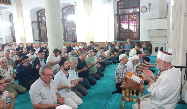 Bayburt'ta Mevlit Kandili tüm camilerde dualarla idrak edildi