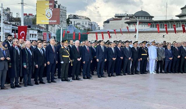 Taksim Meydanı'nda 30 Ağustos Zafer Bayramı töreni