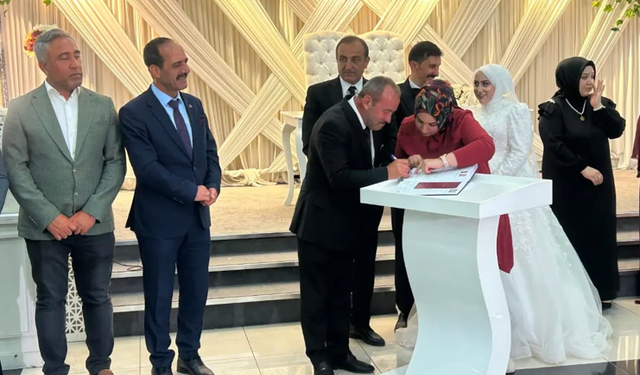 Gümüşhane’de Aslı Devran ile Recep Kural görkemli düğünle evlendi