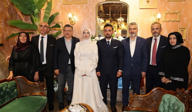 Berrin Beyza ile Ferhat nişanlandı: Mutlu günlerinde önemli isimler yanlarındaydı