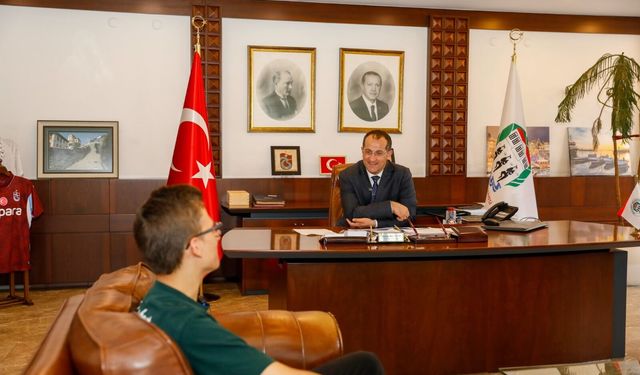 YKS Türkiye Birincisi Abdullah Uslu Başkan Ekim’le Buluştu