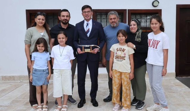 Sürmene’den Tokat’a anlamlı ziyaret: Başkan Yazıcıoğlu’na özel yapım bıçak