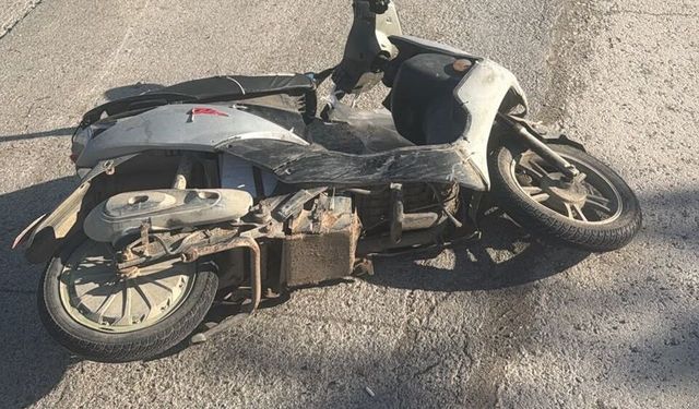 Bafra’da Otomobil ile Elektrikli Motosiklet Çarpıştı: 1 Yaralı