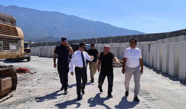 Arsuz'da balıkçı barınağında yenileme çalışmaları sürüyor