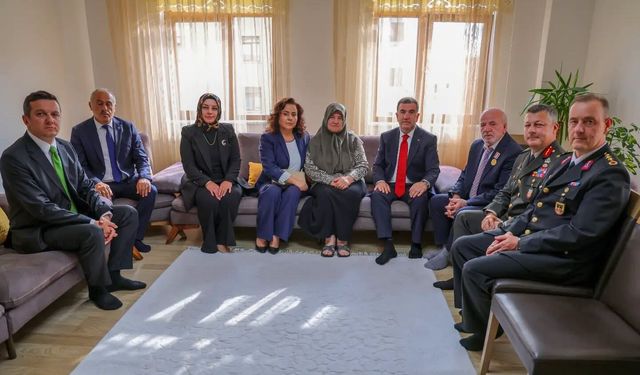 Kıbrıs gazileri evlerinde ziyaret edildi