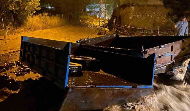 Sağanak yağış bu köyde taşkına neden oldu
