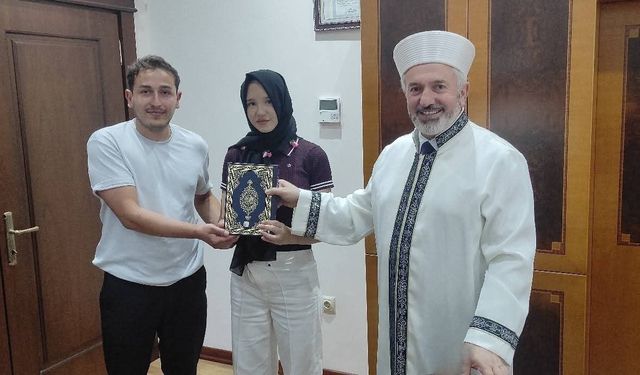 Ukraynalı Anhelina Müslüman oldu, 'Ayla' ismini aldı