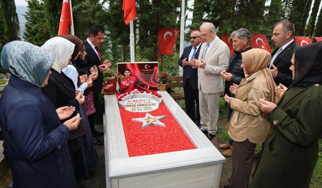 Cevizoğlu, şehit Burak Gençcelep’in ailesini ziyaret etti