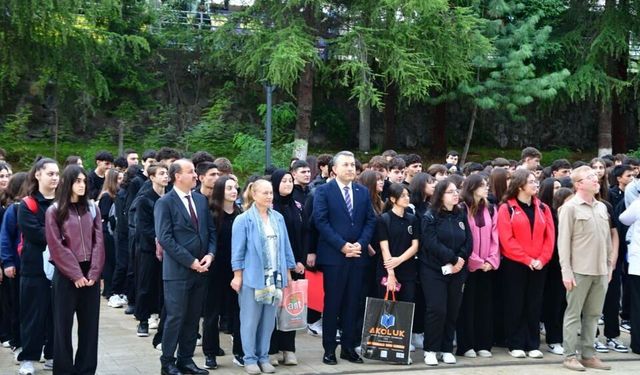 Trabzon Valisi Tahir Şahin Öğrencilerle Buluştu