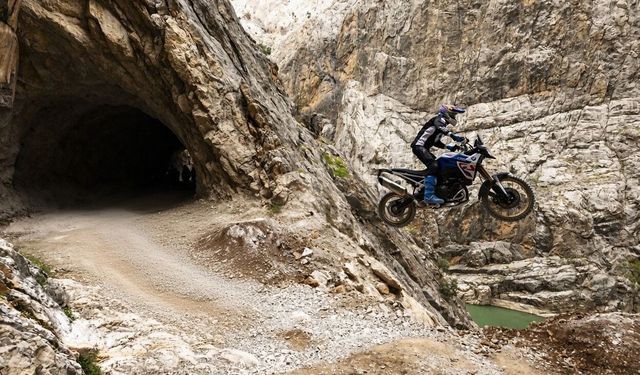 Motosiklet Tutkunlarının Gözdesi: Karanlık Kanyon ve D915’te Zorlu Yolculuk