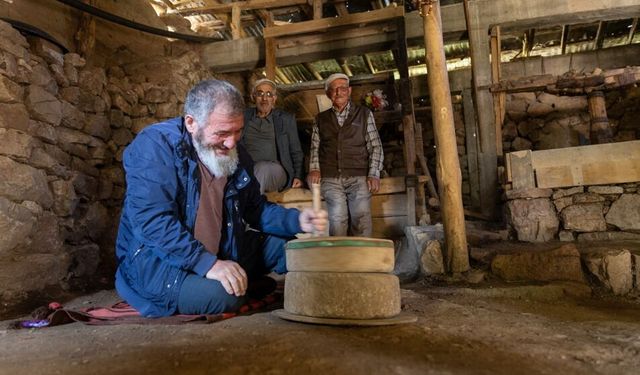 Bayburt'ta Çarkları 20 Yıldır Dönmeyen Değirmeni Şiirlerle Yaşatıyor