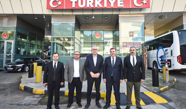 Sarp Sınır Kapısı'nda Yoğunluk Alarmı! Çelebi'den Kritik Çağrı