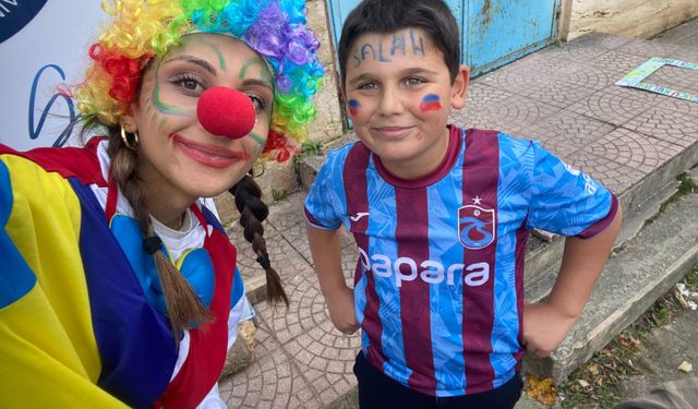 Trabzon'da Köy Okulunda Duygulandıran Buluşma! 75 Çocuğun Yüzü Güldü