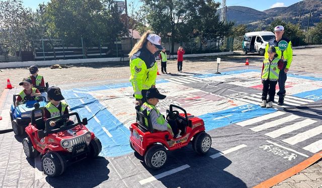 Samsun'da Jandarmadan Anlamlı Ziyaret! 50 Öğrenciye Trafik Eğitimi Verildi