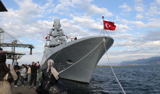 Tcg İstanbul Rize'de Ziyarete Açıldı! Limanda Yoğun İlgi
